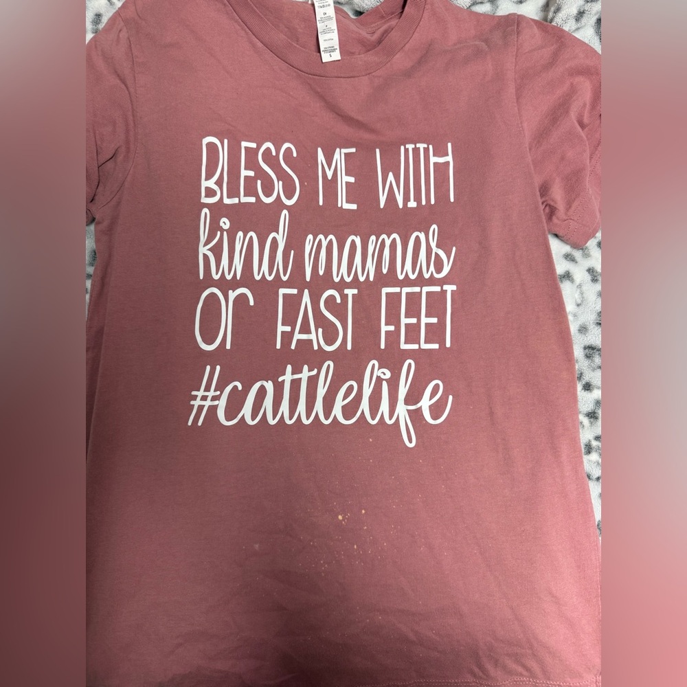 Women Graphic Tee in Pink
